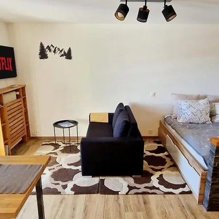 Cozy Retreat - Completely Renovated In A Perfect Location *