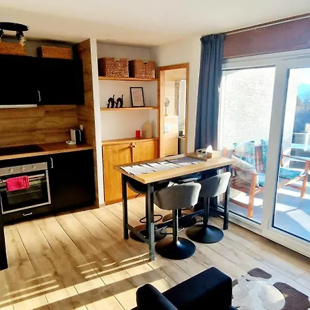 Cozy Retreat - Completely Renovated In A Perfect Location *