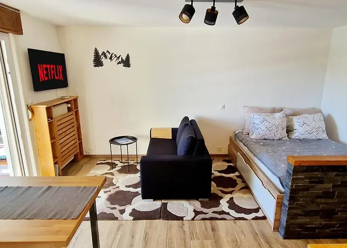 Cozy Retreat - Completely Renovated In A Perfect Location *