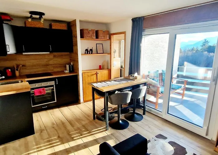 Cozy Retreat - Completely Renovated In A Perfect Location *